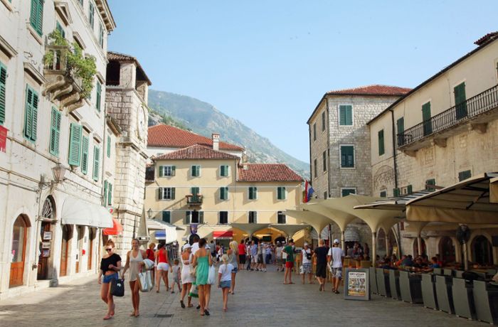 Corona in Montenegro: Adria wird zum Corona-Pulverfass