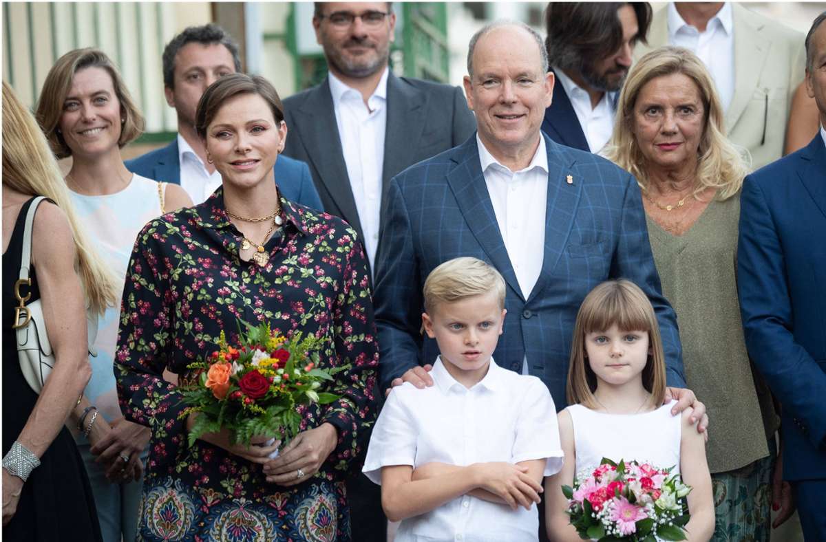 Fürstin Charlène und Fürst Albert  mit ihren Kindern Prinz Jacques und Prinzessin Gabriella beim traditionellen Picknick „U Cavagnëtu“ in Monaco.