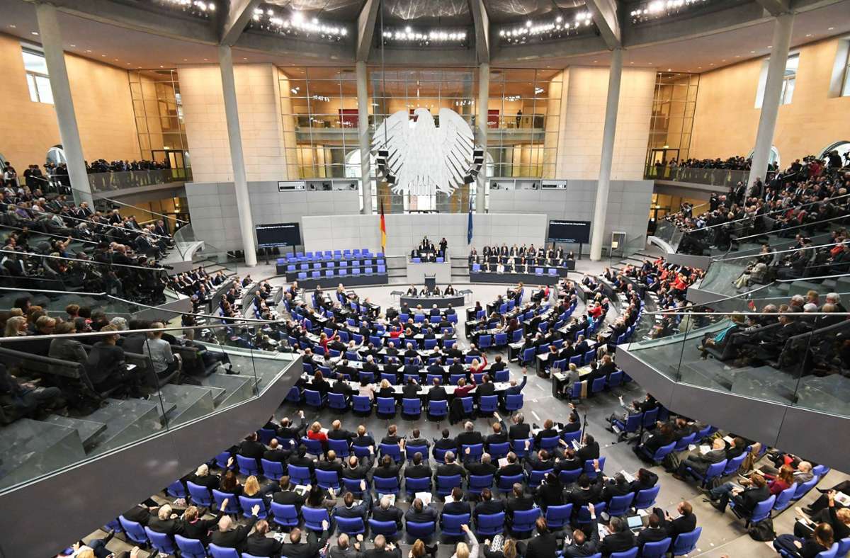 Bundestag – Debatte über Wahlrechtsreform: Der lange Weg von XXL zu XL