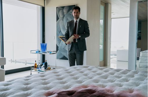Manuel Garcia-Rulfo als Mickey Haller am Tatort in „The Lincoln Lawyer“ Foto: Netflix/Lara Solanki
