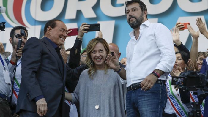Salvini schart seine Truppe hinter sich