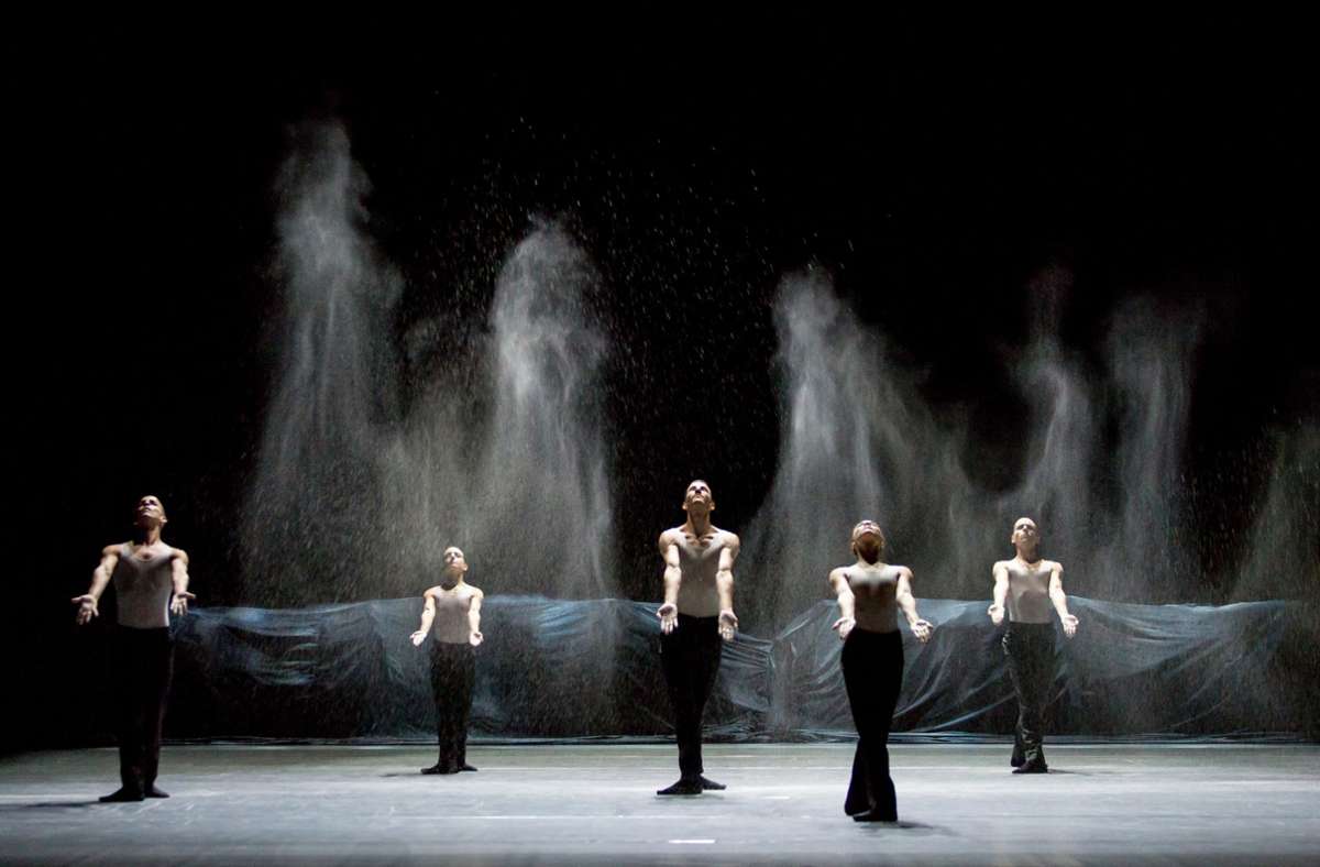 Szene aus Marco Goeckes Ballett „La Strada“, das 2018 für das Theater am Gärtnerplatz entstanden ist.