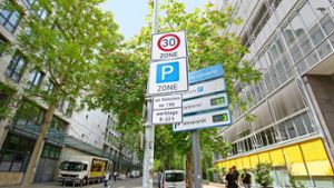 Ist bald Schluss mit kostenlosem Parken für E-Autos?