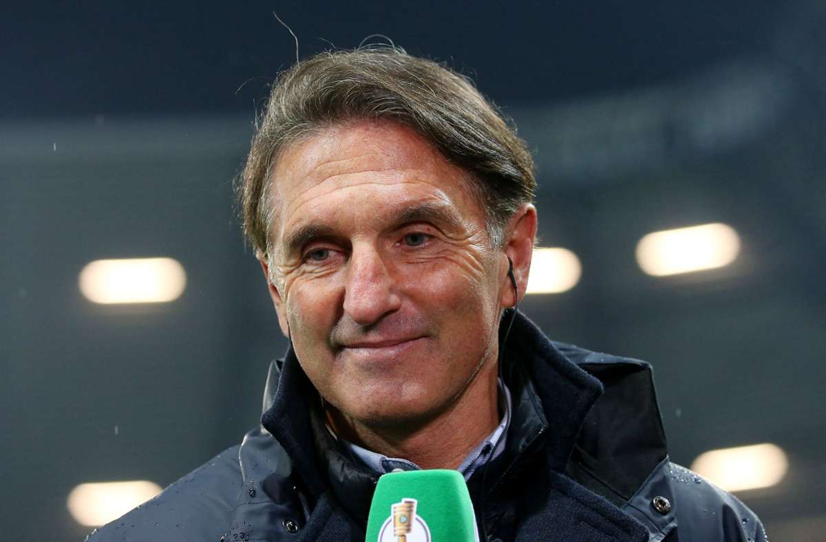 VfB-Coach Bruno Labbadia konnte sich in Paderborn über einen späten Sieg freuen.