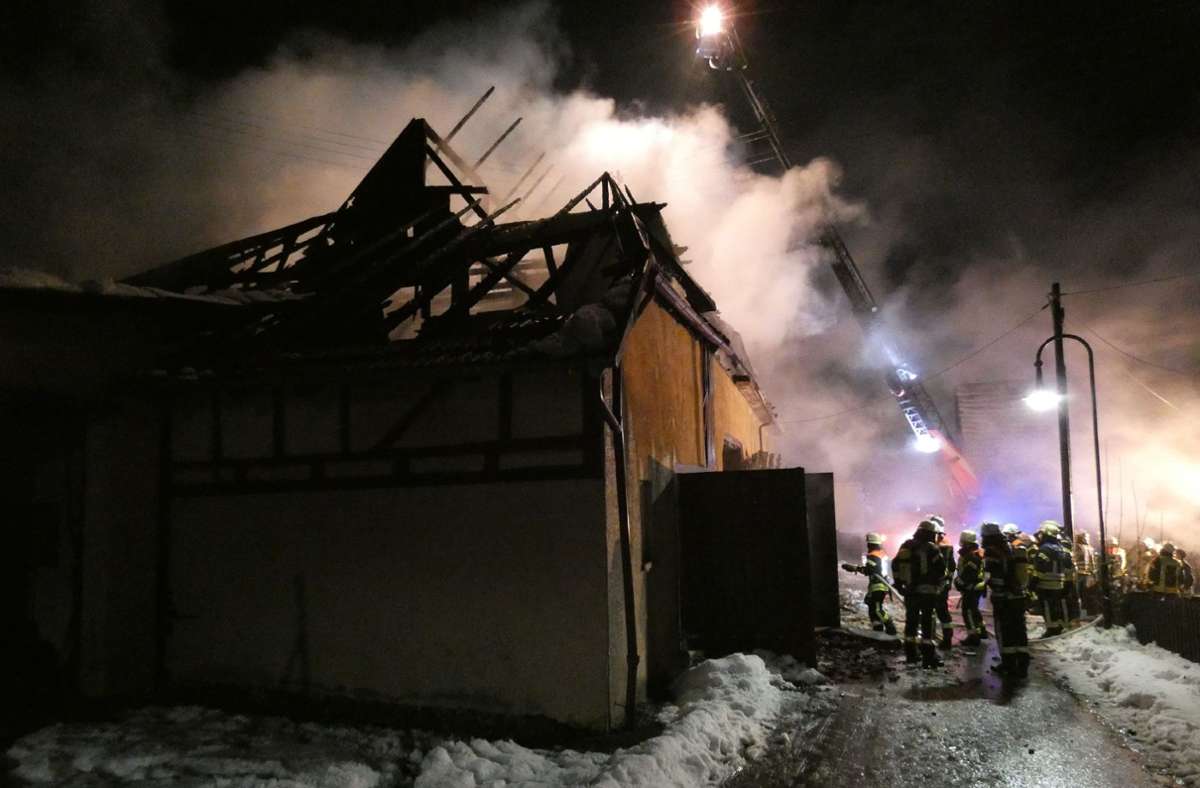 Feuer im Kreis Reutlingen: Mindestens 200.000 Euro Schaden bei Brand eines alten Bauernhauses