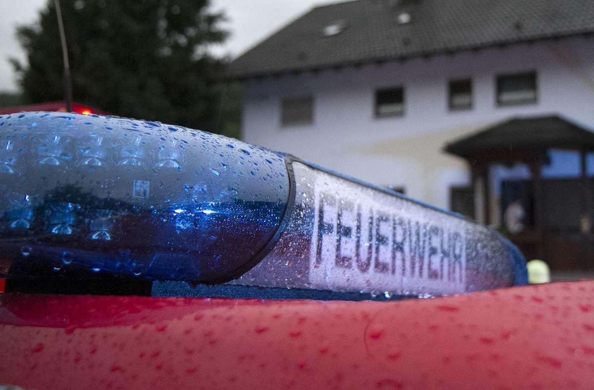 Nach Rauchentwicklung in Sindelfingen: Feuerwehr sucht nach Brandherd