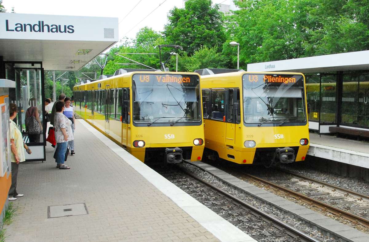 Unfall in Stuttgart-Möhringen: Lkw-Kran kappt Oberleitung auf der Linie U3