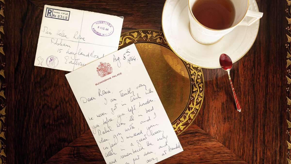 „Dear Rowie“ beginnt der Brief von Queen Elizabeth II. an ihre Hebamme.