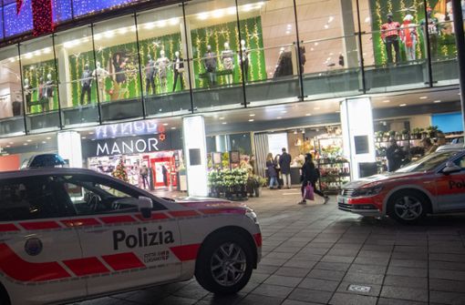 In diesem Kaufhaus wurden zwei Menschen bei einem Angriff mit einem Messer verletzt. (Archivbild) Foto: dpa/Pablo Gianinazzi