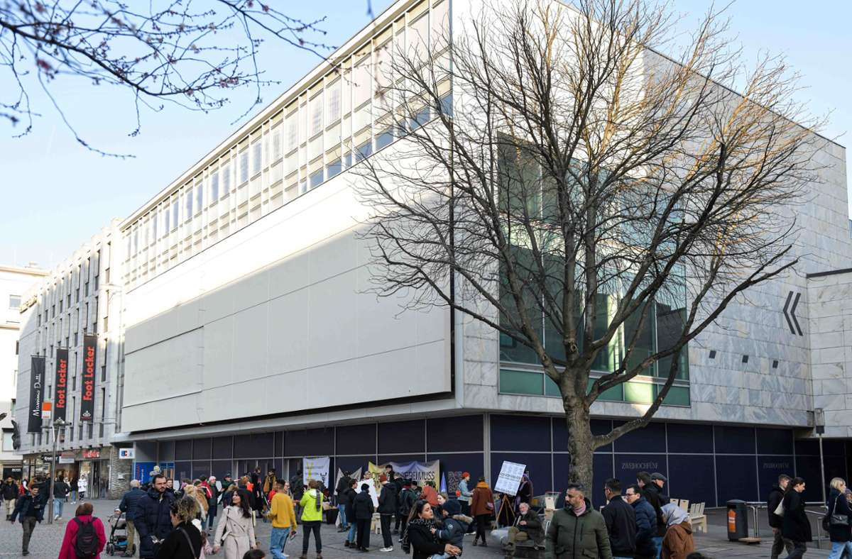 Die Sportarena, früher Kaufhalle, an der Ecke Königstraße/Schulstraße in Stuttgart soll abgerissen werden.