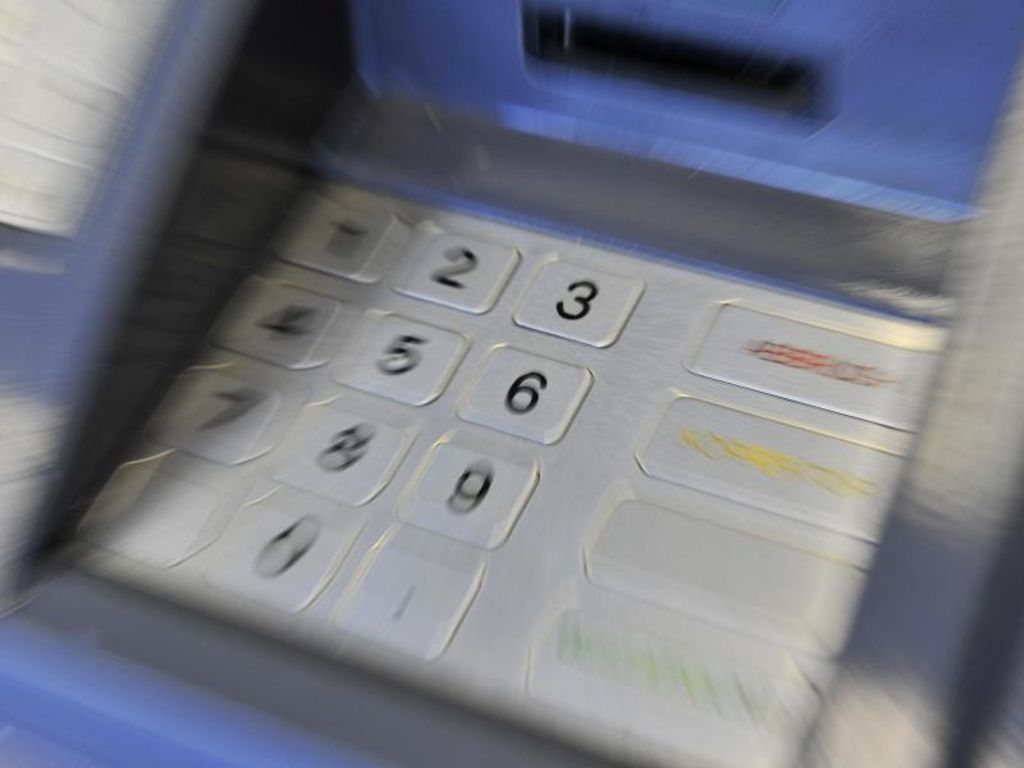 100 000 Euro Schaden: Maskierte Männer sprengen Geldautomaten