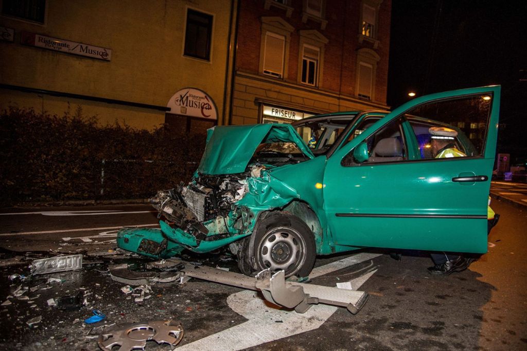 18.11.2016  In Stuttgart-Ost sind drei Menschen bei einem Verkehrsunfall verletzt worden.