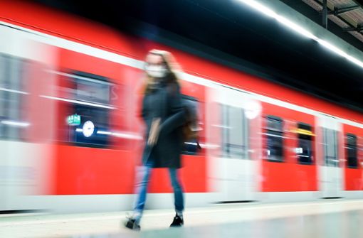 Im Pandemiejahr 2020 fuhren die S-Bahnen vergleichsweise pünktlich. Aber wie wird es, wenn wieder mehr Menschen in die Stationen kommen? Foto: Lichtgut/Max Kovalenko