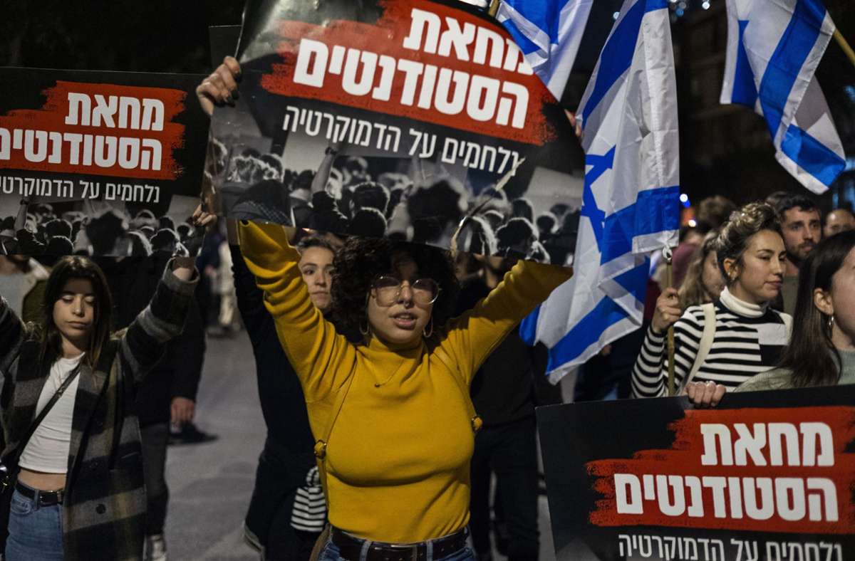 Immer mehr Israelis demonstrieren gegen die Regierung. Foto: dpa/Ilia Yefimovich
