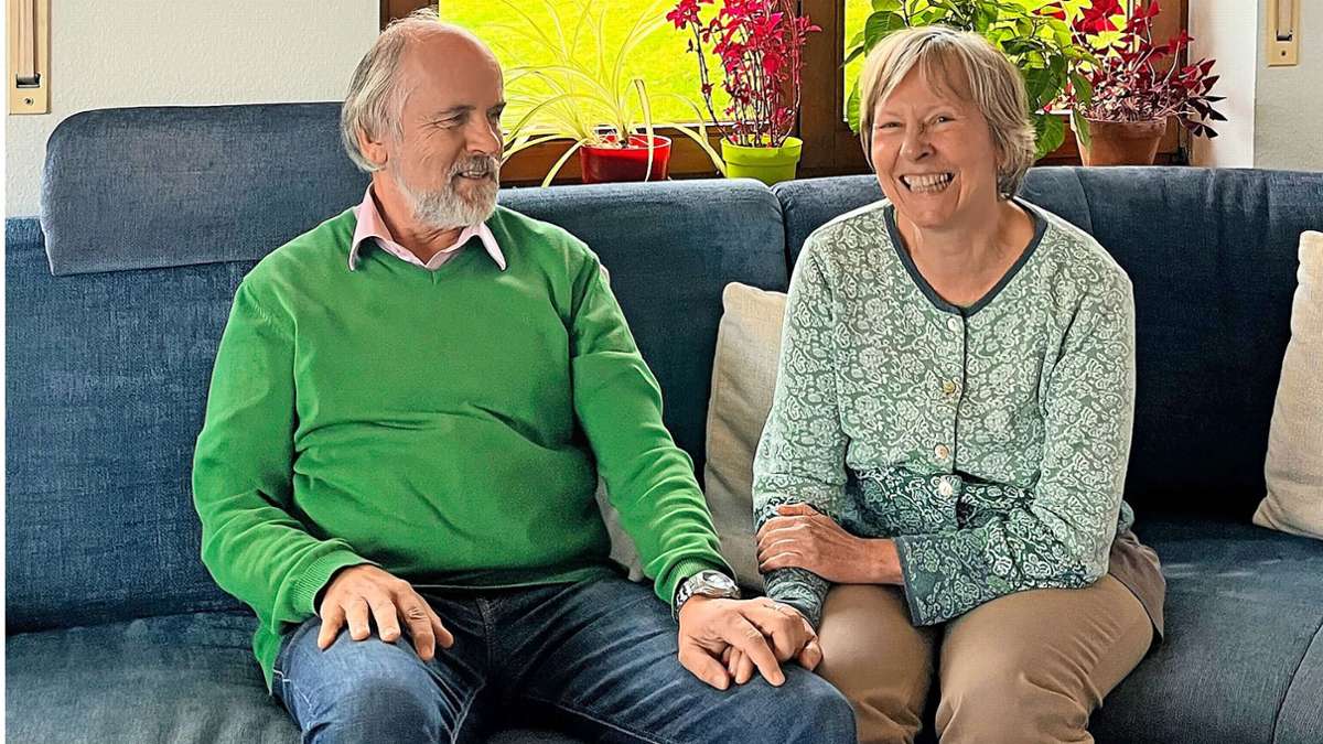 Martin und Annette Keimburg leben mit mit einem anderen Ehepaar zusammen.