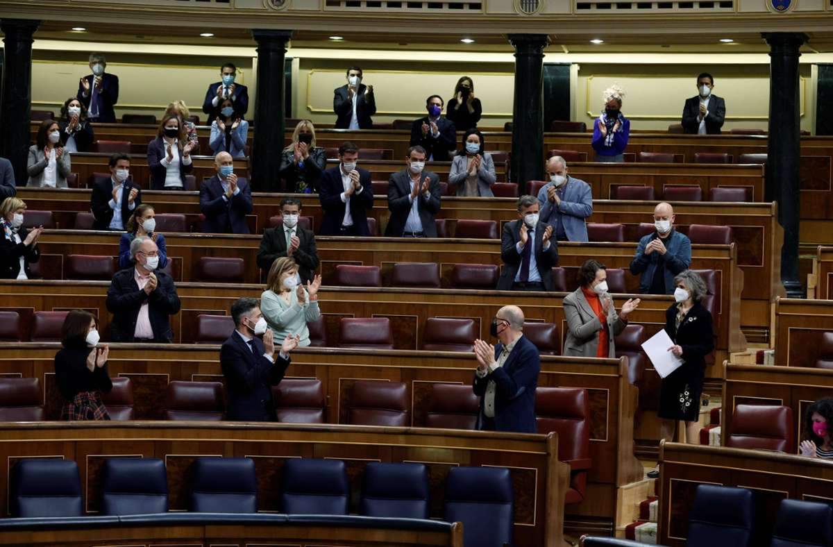 Abstimmung im Parlament: Spanien billigt Legalisierung der Sterbehilfe