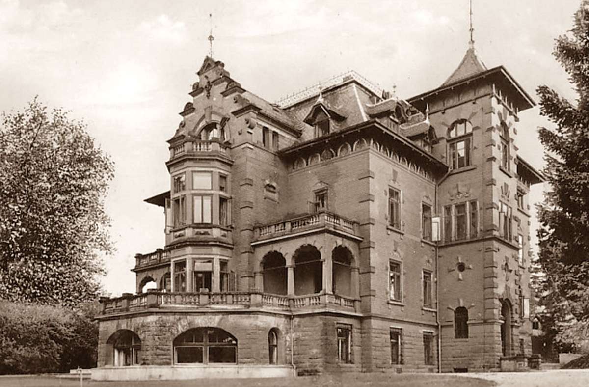 1951 zieht die Akademie vom Kursaal einige hundert Meter weiter in die geräumigere Villa Vopelius um.