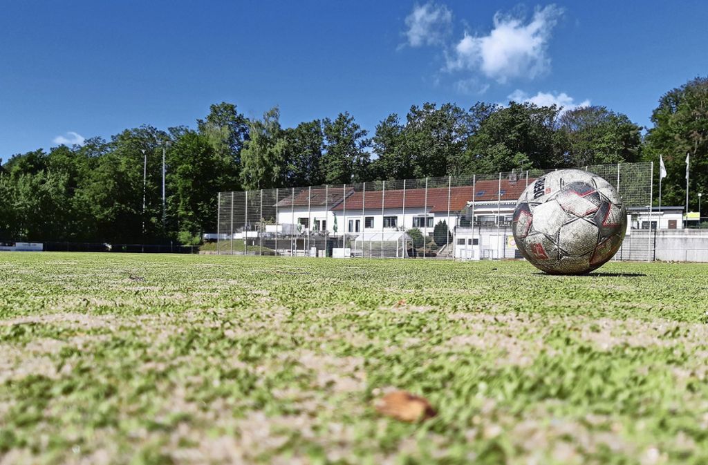 Stuttgarter Clubs brauchen Kunstrasenplätze für ihre 33 000 Fußballer: Vereine trotz Granulat-Verbots gelassen