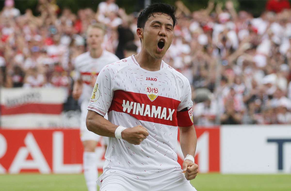 Ein letzter Jubel für den VfB Stuttgart – Wataru Endo nach seinem Treffer im DFB-Pokal gegen die TSG Balingen. Bald trägt er ein anderes Trikot.