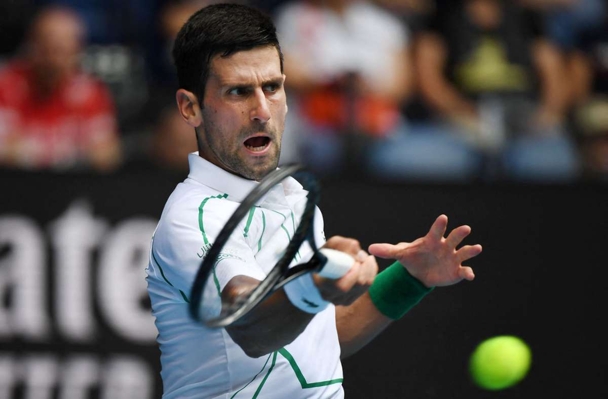 Tennisstar Novak Djokovic soll sich im letzten Dezember zum zweiten Mal mit Corona infiziert haben. (Archivbild) Foto: AFP/MANAN VATSYAYANA