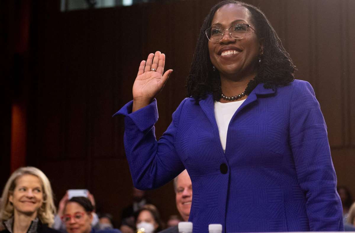 Historischer Höhepunkt einer Bilderbuchkarriere: Ketanji Brown Jackson wird die erste schwarze Frau am Supreme Court. Foto: AFP/SAUL LOEB