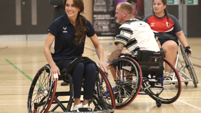 Prinzessin Kate probiert sich im Rollstuhl-Rugby
