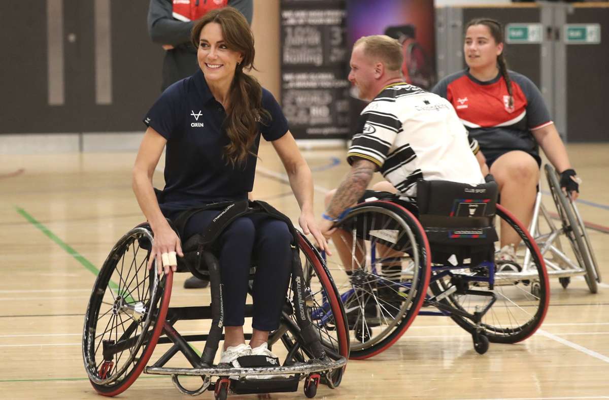 Besuch in Hull: Prinzessin Kate probiert sich im Rollstuhl-Rugby