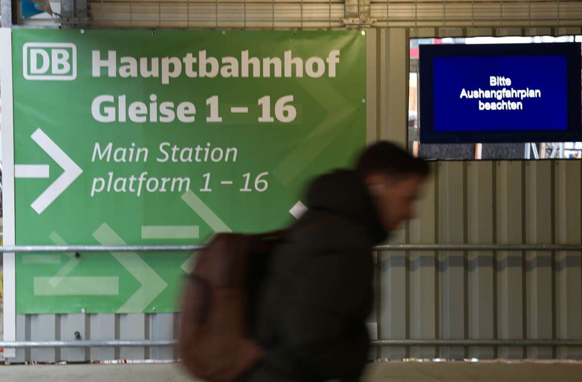 Mühsam ist der Weg der Stuttgarter Bahnkunden. Foto: LICHTGUT/Max Kovalenko