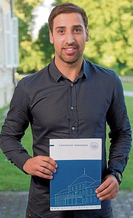 Denny Khedira hat an der Uni Hohenheim als Jahrgangsbester den Masterstudiengang Management abgeschlossen: Der kommende Sportdirektor