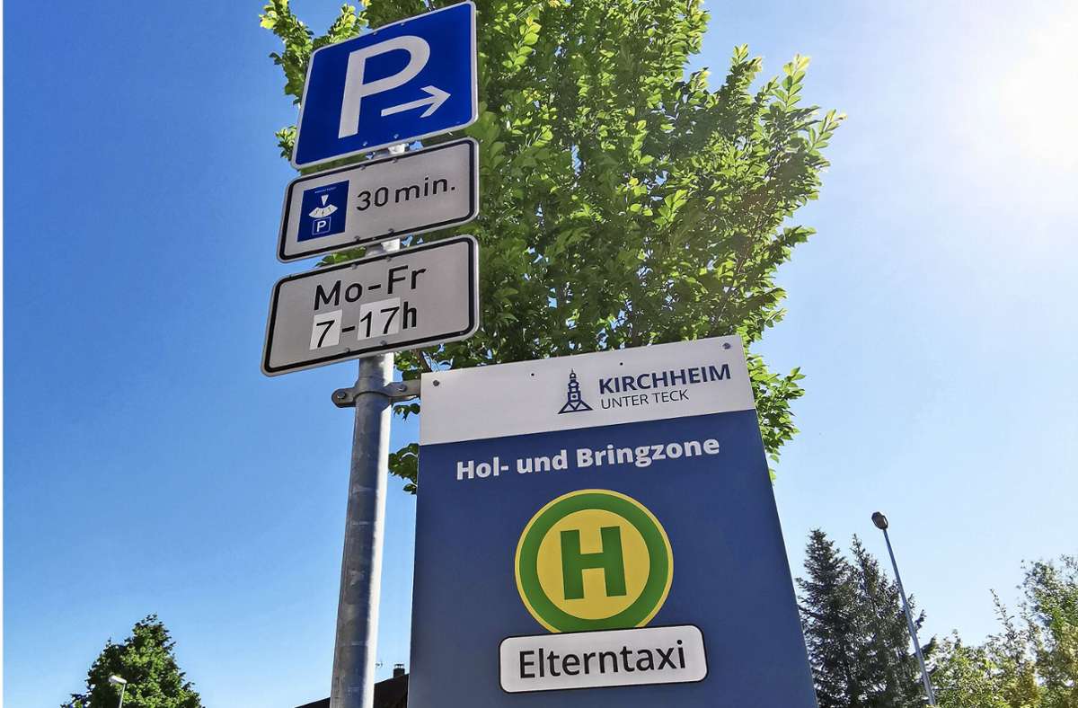 Eigens gestaltete Schilder weisen auf die Hol- und Bringzonen hin. Foto: Stadt Kirchheim