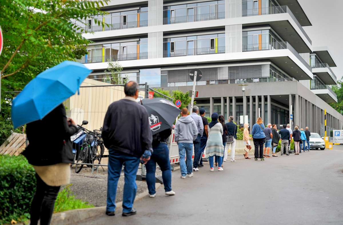 Aktion gegen das Coronavirus in Stuttgart: Großer Andrang beim spontanen Impfen