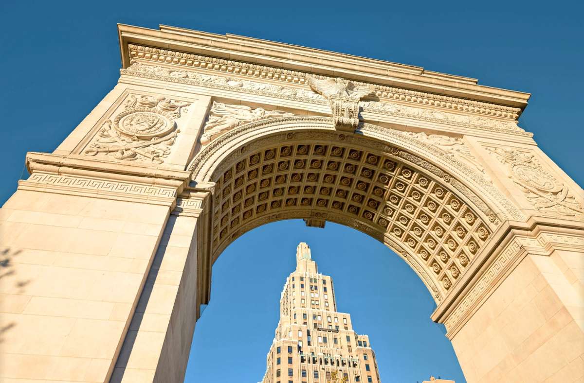 Tor der Zeiten: Der Washington Square in Manhattan ist der Schauplatz des sich über zwei Jahrhunderte spannenden Bogens von Hanya Yanagiharas Roman. Foto: imago/Yay images