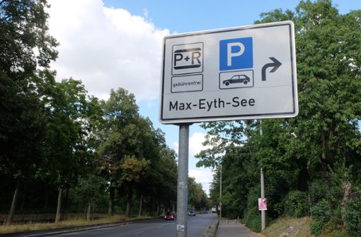 Verwaltung und Kommunalpolitiker plädieren dafür, dass  fürs Parken am Max-Eyth-See bezahlt werden soll. Foto: Iris Frey