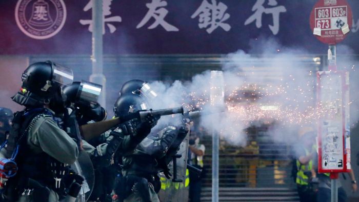 Polizei schießt erneut Demonstranten an