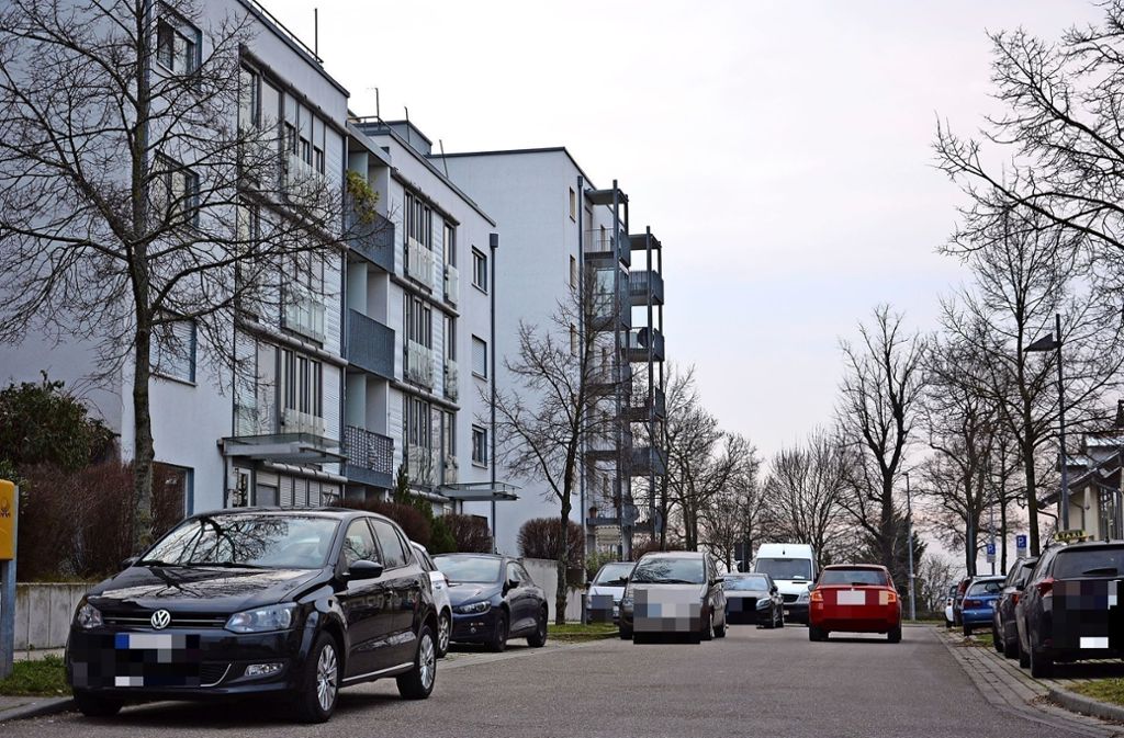 Bad Cannstatt Anwohner fordern Parkraummanagement und mehr Überwachung: Parkplatznot auf dem Burgholzhof