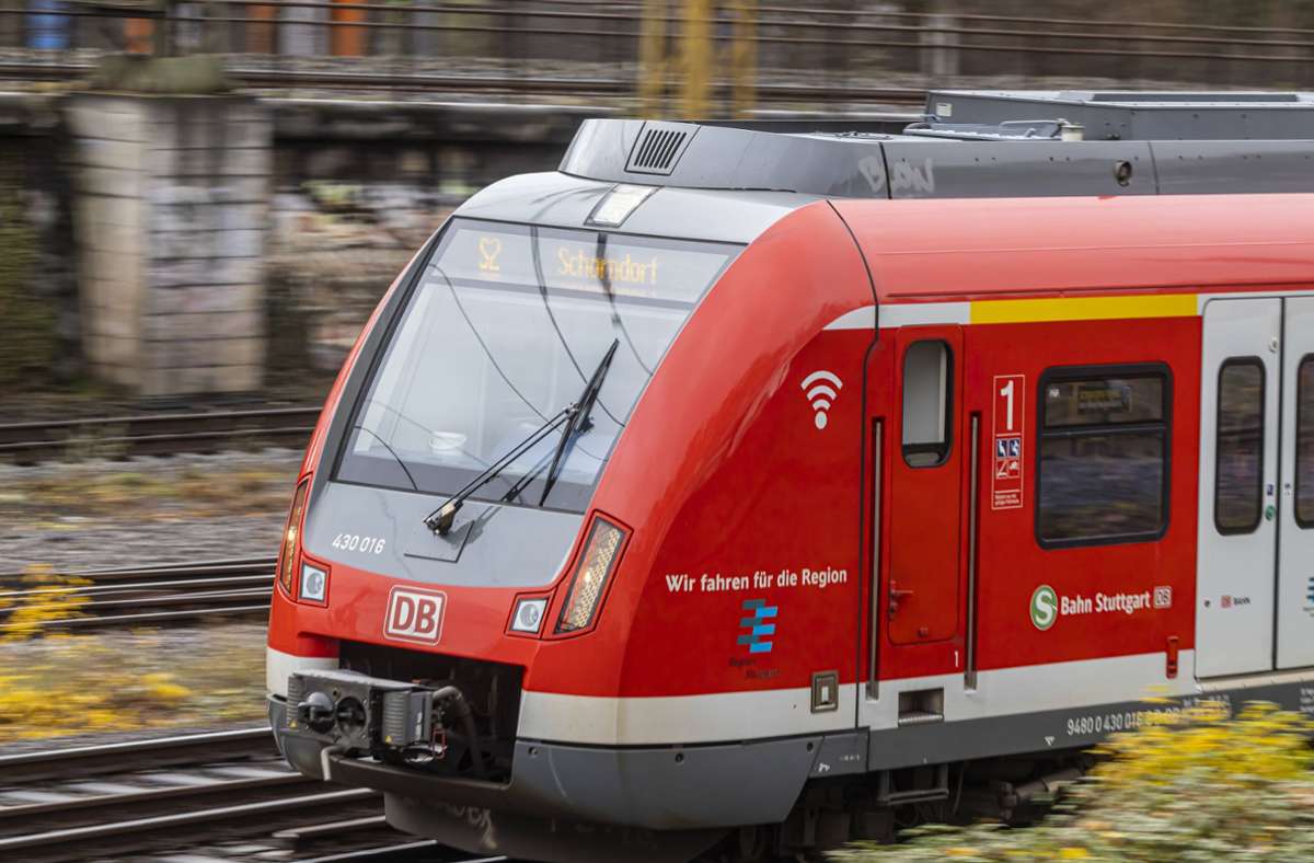 Bahnhof Bad Cannstatt: Mann von S-Bahn überrollt