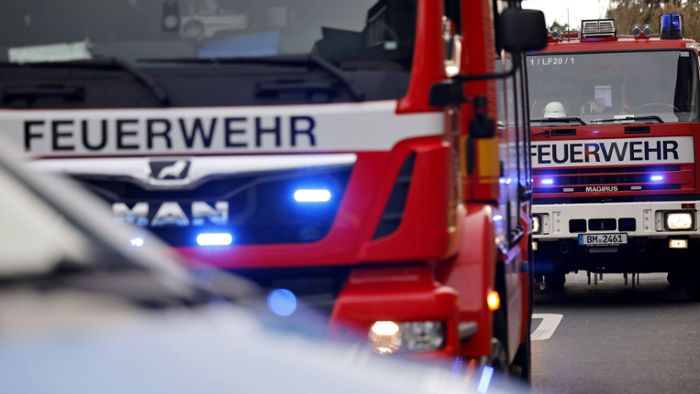 Drei Autos  gehen in Flammen auf – 300.000 Euro Schaden
