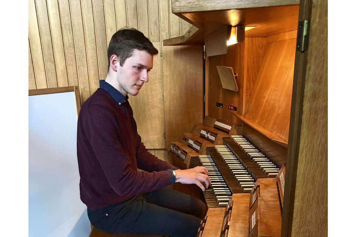 Organist der Leonhardskirche: Ein 19-Jähriger zieht alle Register