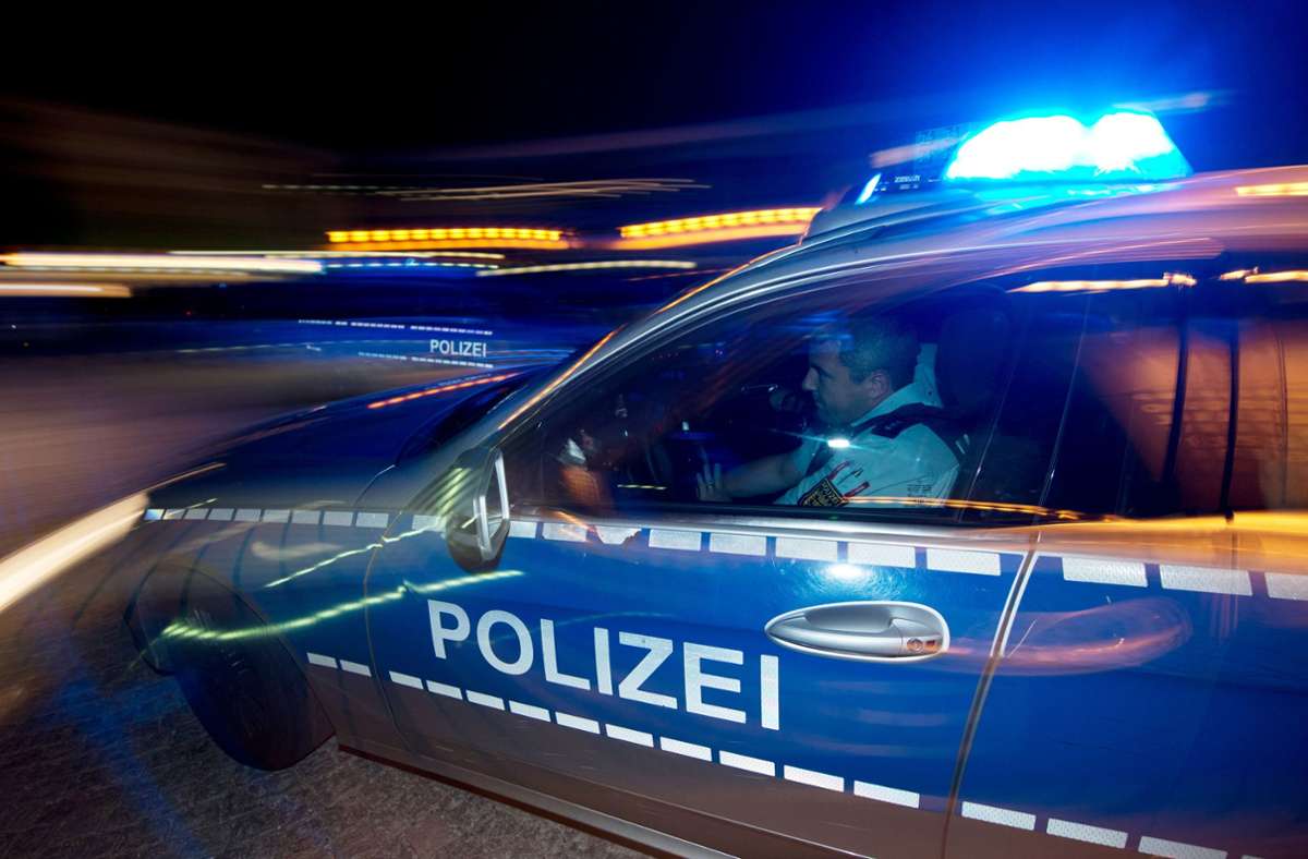 Polizeikontrolle in Würzburg: Unbekannte zünden Streifenwagen an