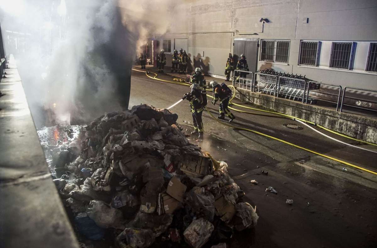 Kreis Ludwigsburg: Rauchender Container sorgt für Feuerwehreinsatz