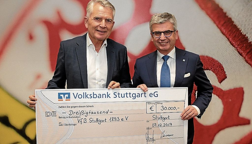 BAD CANNSTATT:  Volksbank Stuttgart spendet 30 000 Euro für VfB-Jugendarbeit: Ein Herz für Fußball