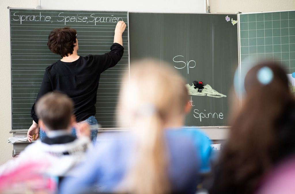 Überlastete Lehrer und unbesetzte Stellen: Lehrergewerkschaft prangert Lage der Grundschulen an