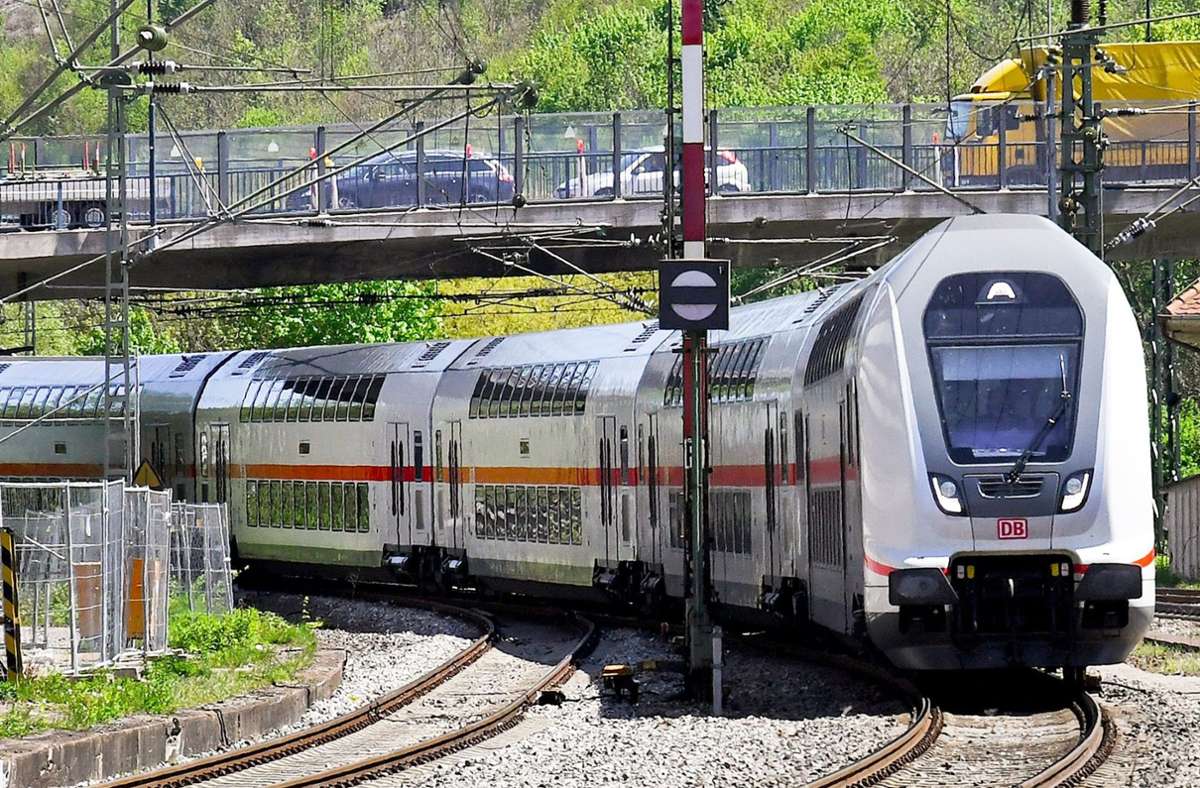 Von der Schweiz bis nach Stuttgart: Könnte die Gäubahn doch in Renningen halten?