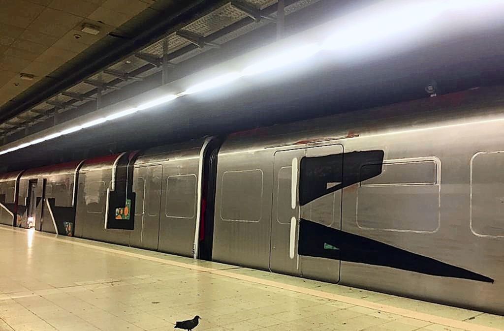Zug wird fast komplett bemalt – Nicht der erste Fall in diesem Jahr: Sprayer verwandeln S-Bahn in „Silberpfeil“