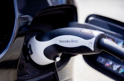 Mercedes-Benz will die Emissionen verringern. Foto: dpa/Christoph Soeder