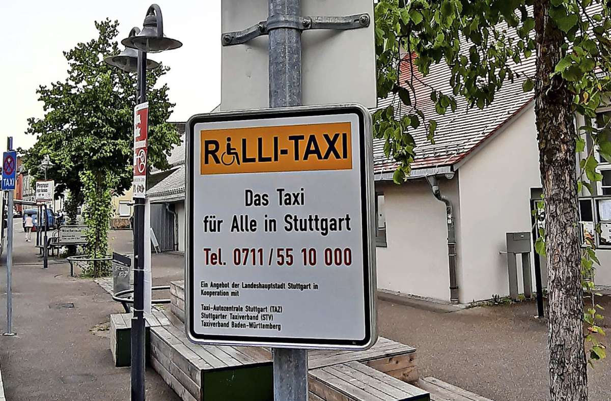 Vor der Kelter in Wangen: Standplatz reserviert für Rolli-Taxi