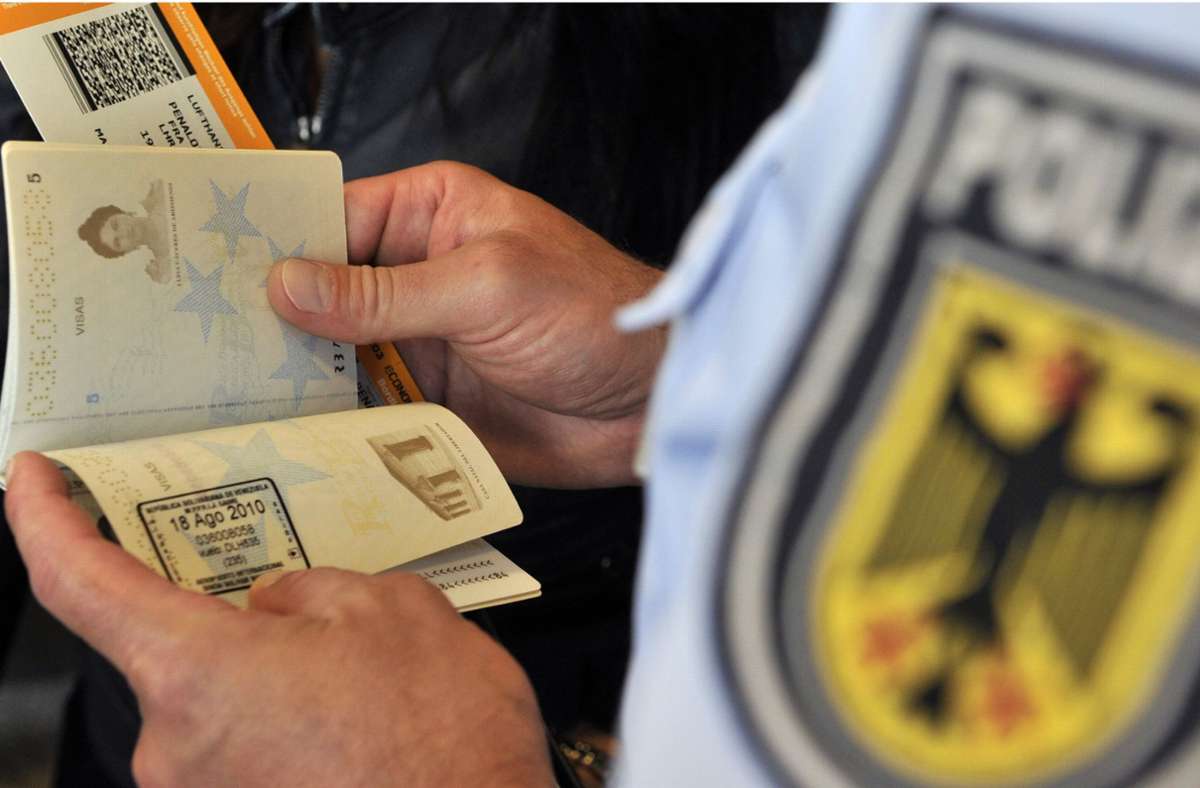 Bundespolizei am Flughafen Stuttgart: Schleuser-Netzwerk mit syrischen Flüchtlingen aufgeflogen