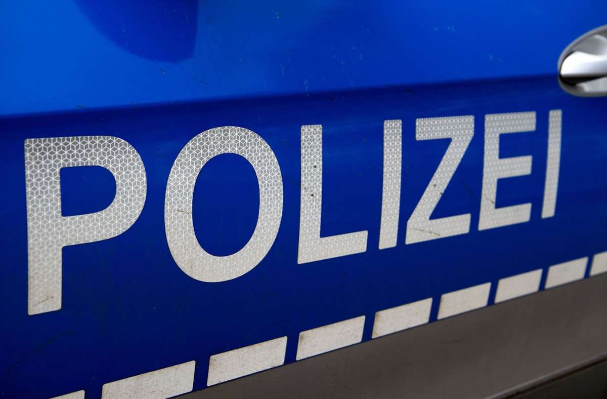 Vandalismus in Böblingen: Unbekannte besprühen Schulwand