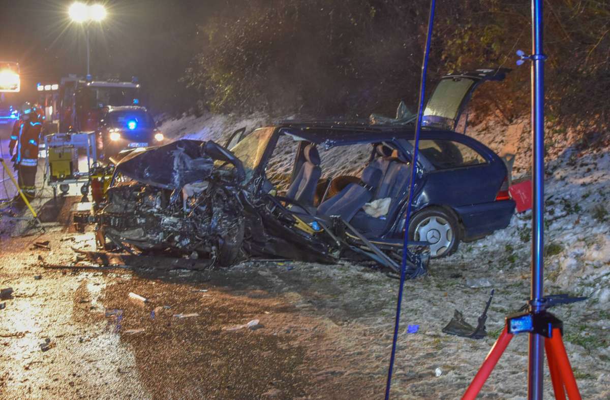 Unfall nahe Schwäbisch Hall: Autofahrer stirbt bei Unfall – weiterer Mann lebensgefährlich verletzt