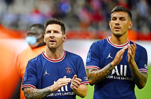 PSG-Profi Lionel Messi (li./mit Leandro Paredes) ist es nicht gewohnt, vor dem Schlusspfiff vom Feld gehen zu müssen. Foto: AFP/Franck Fife